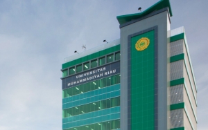 Klarifikasi Rektor Soal Aksi Lempar Mahasiswa S3 dengan Disertasi Hingga Dimaki