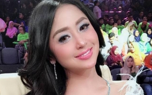 Beri Kejutan Ultah, Dewi Persik Buat Ibunda Menangis Terharu