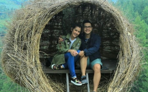 Arie Dwi Andhika Bagikan Potret Kaki Mungil Sang Anak, Netter Gemas Sebut Mirip Boneka