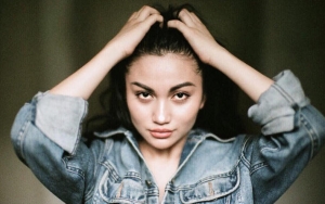 Ariel Tatum Tampil Seksi Jadi 'Mermaid', Bayangan di Air Bikin Netter Salah Fokus