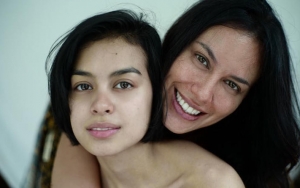Jadi Model Cover Majalah Bersama, Visual Sophia Latjuba dan Eva Celia Sang Putri Bikin Takjub