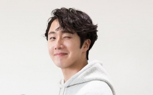 MAMA 2018: Perdana Setelah Wamil, Jung Il Woo Tampil Tampan di Red Carpet