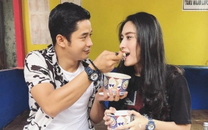 Klarifikasi Angbeen Rishi Soal Tak Direstui Ibunda Lamaran dengan Adly Fairuz