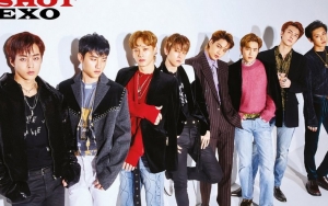 Sapa Fans di Sela Syuting 'Ask Us Anything', Gantengnya EXO Pakai Seragam Disorot