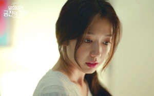 Ditinggal Hyun Bin di 'Memories of the Alhambra', Park Shin Hye Posting Foto Melamun