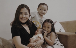 Jenguk Bayi Ketiga Ricky Harun, Prilly Latuconsina: Gini Ya Kalau Punya Anak Tiga