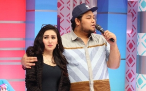 'Dilamar' Ivan Gunawan Depan Khalayak Umum, Ayu Ting Ting Malah Kabur