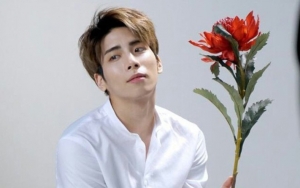 Kenang Setahun Kematian Jonghyun SHINee, Netter: Semoga Kau Selalu Bahagia di Sana 