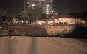 Kisah Saksi Mata Amblesnya Jalan Raya Gubeng, Sempat Panik Dikira Gempa Bumi 