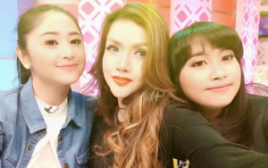 Dewi Persik-Barbie Ngakak Soal 'Goyang Dada', Meldi Bosan Cantik Hingga Warna Leher Jadi Sorotan