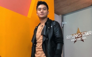 Unggah Foto Dicium Dua Wanita, Warganet Malah Bingung Bedakan Pacar dan Ibunda Boy William