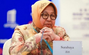 Otot Kaki Sobek, Wali Kota Surabaya Tri Rismaharini Tetap Update Penanganan Insiden Gubeng Ambles