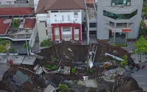 Jalan Gubeng Ambles Sedalam 20 Meter, Menteri PUPR Targetkan 5 Hari Selesai Perbaikan