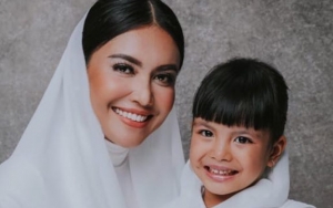 Sedang Dirawat, Shakira Beri Kado Tulisan Tangannya untuk Ulang Tahun Denada
