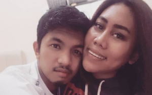 Sang Suami Curhat Soal Penyesalan, Rumah Tangga Evi Masamba Bermasalah?