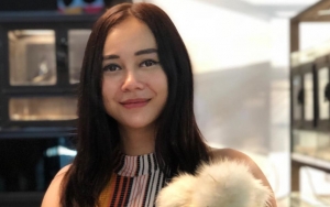 Diramal Beby Djenar, Aura Kasih Bakal Segera Nikahi Pria Brondong?