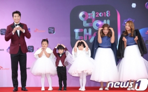 KBS Ent Awards 2018: Gemasnya Bocah-Bocah 'Superman is Back' Ramaikan Red Carpet
