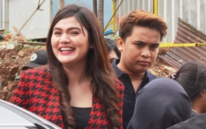 Billy Syahputra Ikatkan Tali Sepatu Hilda Vitria, Netter Malah Tanggapi Sinis