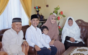Bikin Haru, Anak Herman Gitaris Seventeen Selalu Rindukan Sang Ayah dan Kunjungi Makamnya Saat Subuh