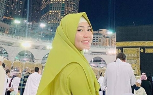 Liburan ke Pantai Bareng Keluarga, Via Vallen Malah Bikin Netter Khawatir