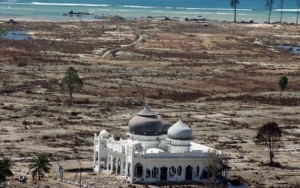 Peringati 14 Tahun Bencana Tsunami Aceh, Warga Ramai Ziarah ke Kuburan Massal Korban