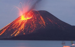 Kesaksian Warga, Dentuman Erupsi Anak Krakatau Terdengar Hingga Sumsel
