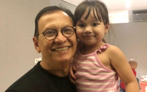 Rayakan Natal Bareng Roy Marten, Netter Gemas Lihat Penampilan Gempita