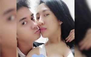 Dihujat Pacaran Seperti Ibu dan Anak, Kekasih Dewi Sanca Balas Pakai Rangkulan 'Nakal'