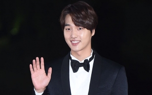 'Coffee Friends' Rilis Foto Member, Pose Imut Yang Se Jong Curi Fokus