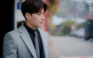 Curi Fokus, Foto-Foto Ganteng Mantan Suami Song Hye Kyo di 'Encounter' Bikin Meleleh 