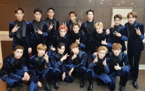 Kocak Banget, NCT Rela Tiduran di Tanah Demi Ambil Foto Satu Sama Lain