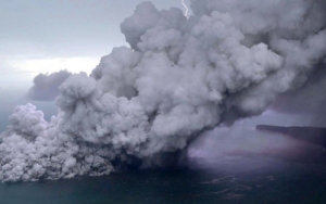 Status Gunung Anak Krakatau Naik ke Level Siaga, Tujuh Jalur Penerbangan Dialihkan