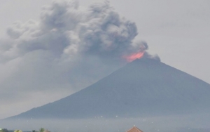 Gunung Agung Kembali Erupsi, Warga Diminta Jauhi Radius 4 Kilometer