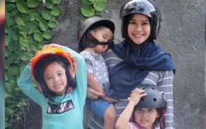 Zaskia Adya Mecca Pamer Foto Bareng Buah Hati, Rambut Ombre Sang Putri Bikin Iri Warganet