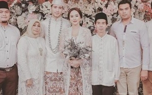 Aura Kasih Pamer Foto Akad Pernikahan Bareng Suami Bule