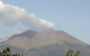 Status Gunung Ile Lewotolok Naik ke Waspada, Warga Diminta Menjauh Radius 2 Km