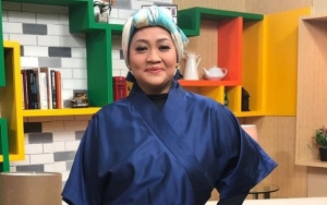 Sedang Belajar Berhijab, Tike Priatnakusumah Mulai Jaga Salat dan Kurangi Nyinyir