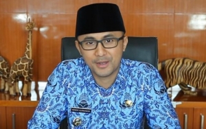 Kunjungi Korban Tsunami di Lampung, Aksi Hengky Kurniawan Bikin Netter Terharu