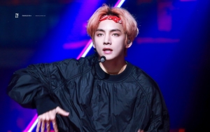 Minta Staf MBC Gayo Daejejun Bantuin Cari Ayah dan Ibunya, V BTS Dibilang Imut Banget