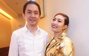 Dikenal Cuek, Sikap Suami Ayu Dewi yang Jarang Ditampilkan Ini Malah Bikin Netter 'Meleleh'