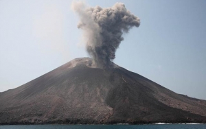 Soroti Temuan Retakan oleh BMKG, Mbah Rono Ragukan Letusan Anak Krakatau Bisa Timbulkan Tsunami