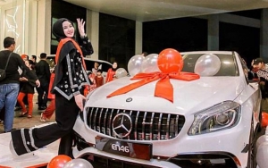 Bikin Iri, Cewek Malaysia Viral Dapat Kado Ultah Mobil Mewah Rp 5 Miliar