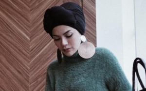 Pamer Foto Berhijab Lagi, Nikita Mirzani Didoakan Netter Dapat Hidayah