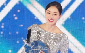 GDA 2018: Hadir Bacakan Nominasi, Lee Da Hee Tampil Cantik Kenakan Gaun Berkilauan