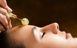 Kerap Digunakan Beauty Blogger, Ini Manfaat dan Penggunaan Jade Facial Roller Tren Kecantikan Hits