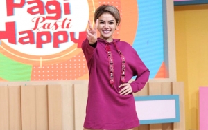 Nikita Mirzani Kesal Dikaitkan dengan Rina Nose, Kondisi Hamil juga Penyebab Lepas Hijab?