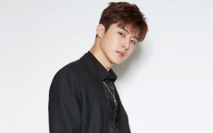 GDA 2019: Nangis iKON Terima Daesang, Kocaknya B.I Tak Sadar Resleting Celana Terbuka