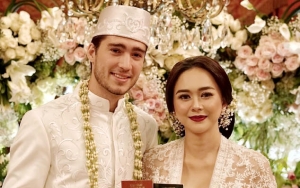 Aura Curhat 'Galau' Usai Isu Hamil Duluan, Netter Kepo Ingin Lihat Wajah Calon Anak Bule Tampan