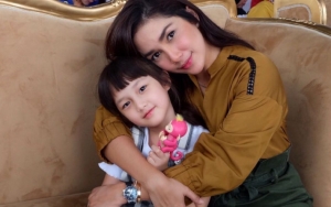 Imut Bak Boneka, Pesona Kecantikan Elea Putri Ussy Sulistiawaty Mampu Undang Ribuan Komentar Netter