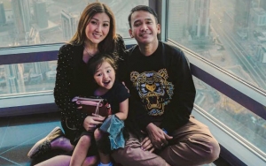  Hamil 5 Bulan, Sarwendah Pamer Foto Super Manis Adu Perut Buncit Bareng Suami